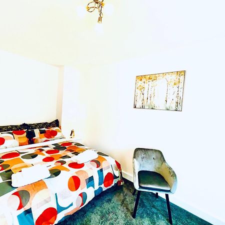 Modern Townhouse, Sleeps 4 With Parking Apartment Wakefield Exterior photo