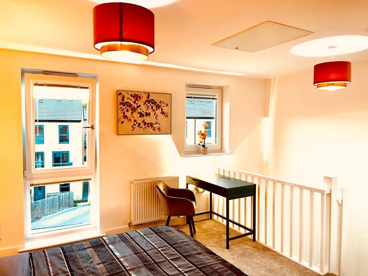 Modern Townhouse, Sleeps 4 With Parking Apartment Wakefield Exterior photo
