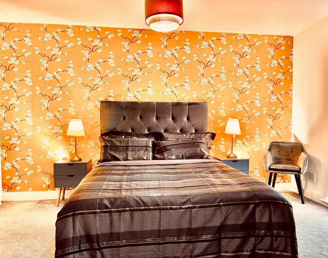 Modern Townhouse, Sleeps 4 With Parking Apartment Wakefield Exterior photo